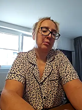 Snapshot of MariaRichi_ chatting on 03-04-25, 07:19 MariaRichi  online show from 03-04-25, 07:19