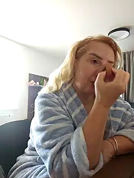 Snapshot of MariaRichi_ chatting on 03-06-25, 07:25 MariaRichi  online show from 03-06-25, 07:25