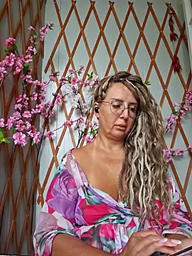 Snapshot of MariaRichi_ chatting on 09-23-25, 07:22 MariaRichi  online show from 09-23-25, 07:22