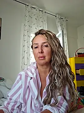 Snapshot of MariaRichi_ chatting on 09-29-25, 06:51 MariaRichi  online show from 09-29-25, 06:51