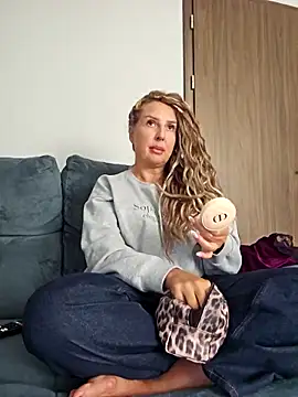 Snapshot of MariaRichi_ chatting on 10-07-25, 08:33 MariaRichi  online show from 10-07-25, 08:33