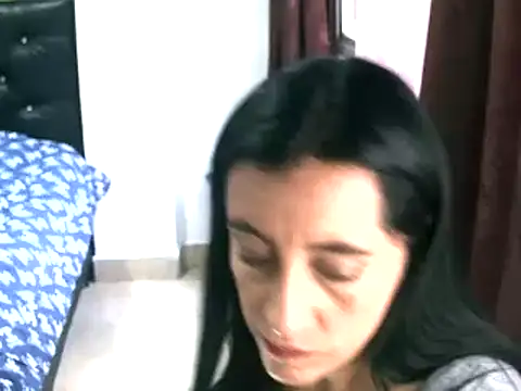 Snapshot of hailey85 chatting on 12-24-24, 10:28 hailey85 online show from 12-24-24, 10:28