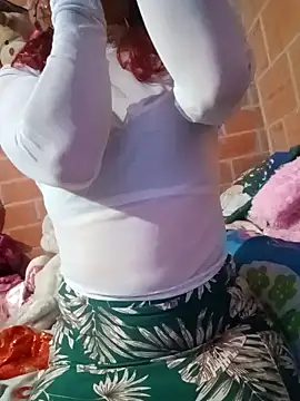 Snapshot of Rachhelle__ chatting on 12-30-24, 01:26 Rachhelle online show from 12-30-24, 01:26