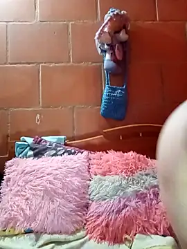 Snapshot of Rachhelle__ chatting on 01-28-25, 01:39 Rachhelle online show from 01-28-25, 01:39