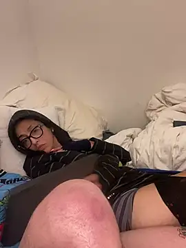 Snapshot of mackshaft4711 chatting on 02-06-25, 09:53 mackshaft4711 online show from 02-06-25, 09:53