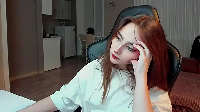 Snapshot of SilverDream chatting on 02-14-25, 12:19 SilverDream online show from 02-14-25, 12:19