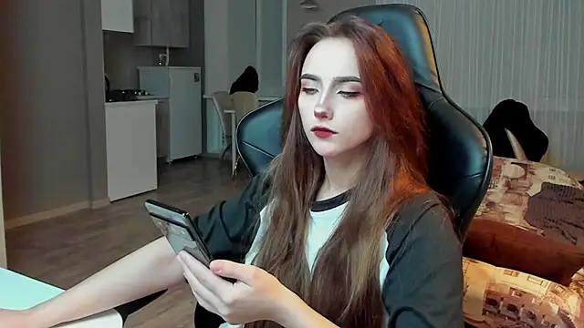 Snapshot of SilverDream chatting on 02-18-25, 09:31 SilverDream online show from 02-18-25, 09:31