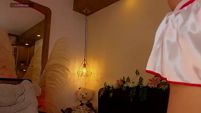 Snapshot of Hannah_williams1 chatting on 10-31-25, 10:11 Hannah williams1 online show from 10-31-25, 10:11