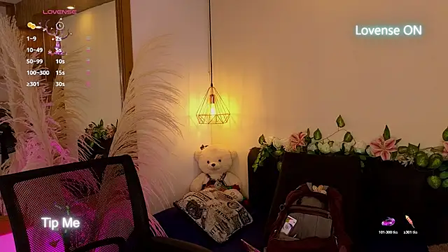 Snapshot of Hannah_williams1 chatting on 11-04-25, 09:03 Hannah williams1 online show from 11-04-25, 09:03