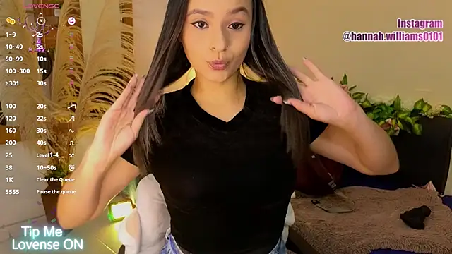 Snapshot of Hannah_williams1 chatting on 11-17-25, 08:25 Hannah williams1 online show from 11-17-25, 08:25