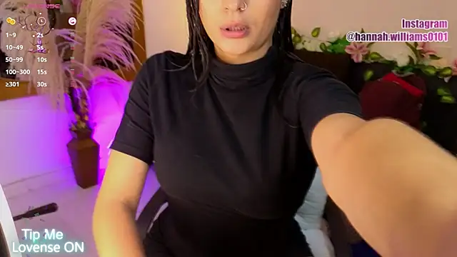 Snapshot of Hannah_williams1 chatting on 11-19-25, 12:21 Hannah williams1 online show from 11-19-25, 12:21