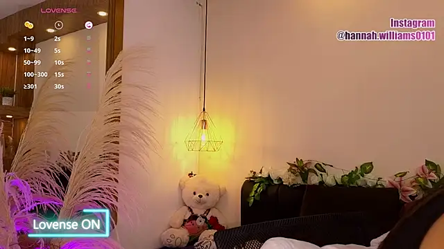 Snapshot of Hannah_williams1 chatting on 11-20-25, 02:28 Hannah williams1 online show from 11-20-25, 02:28