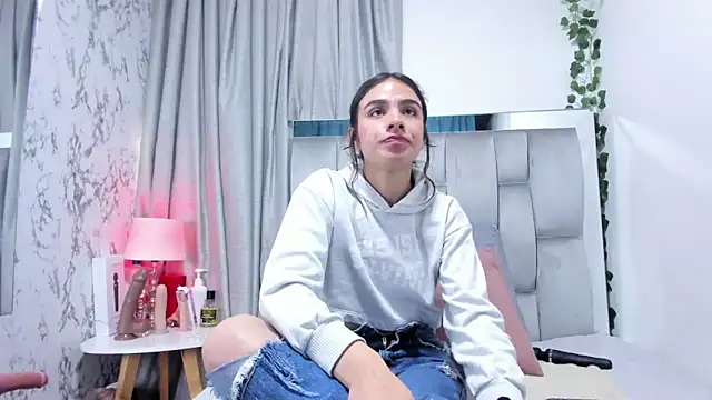 dafne queenn online show from 09-30-25, 12:54