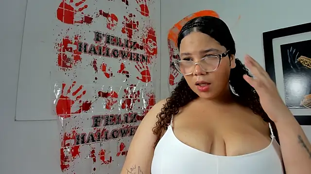 zoee lovv online show from 10-30-25, 03:08