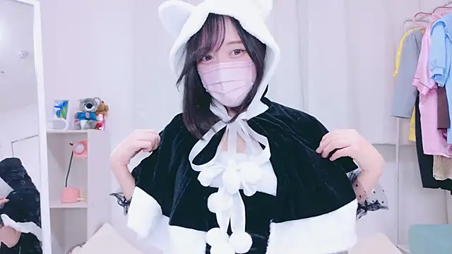 Snapshot of Yurie_ chatting on 12-15-24, 10:07 Yurie  online show from 12-15-24, 10:07