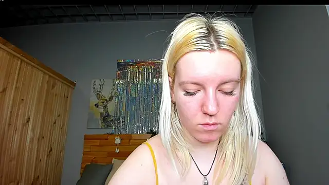 Snapshot of Baiambel_Mi chatting on 01-08-25, 03:40 Baiambel Mi online show from 01-08-25, 03:40