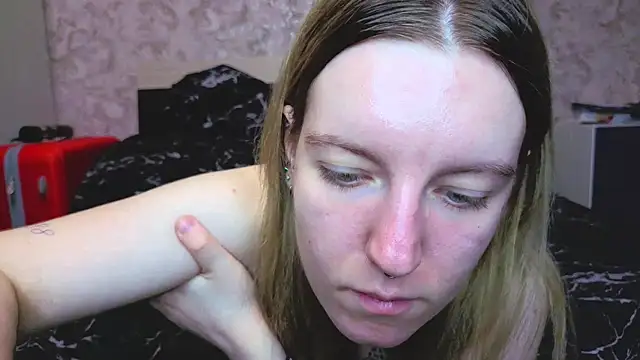 Snapshot of Baiambel_Mi chatting on 11-21-25, 05:44 Baiambel Mi online show from 11-21-25, 05:44