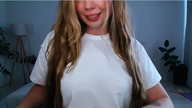 Snapshot of NaughtyNylonFeet chatting on 03-05-25, 08:54 NaughtyNylonFeet online show from 03-05-25, 08:54