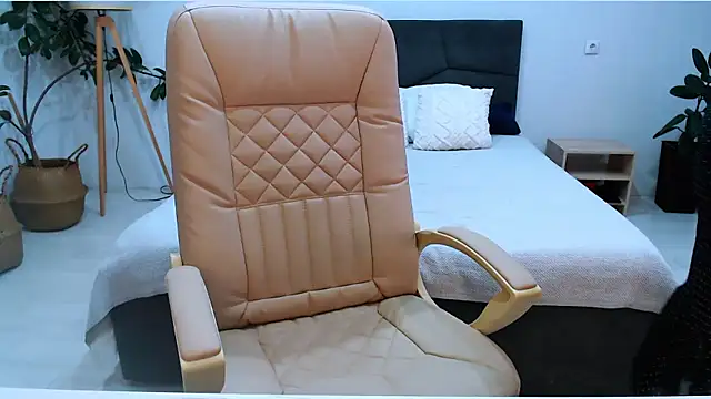 Snapshot of NaughtyNylonFeet chatting on 10-08-25, 03:04 NaughtyNylonFeet online show from 10-08-25, 03:04