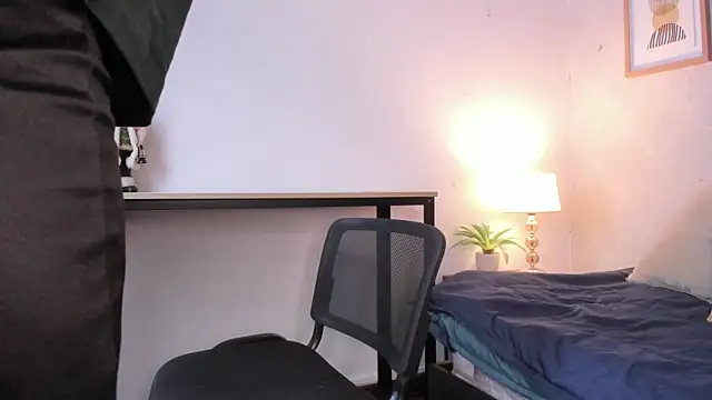 Snapshot of Caroline_dh chatting on 01-15-26, 11:37 Caroline dh online show from 01-15-26, 11:37