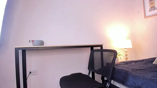 Snapshot of Caroline_dh chatting on 01-17-26, 11:37 Caroline dh online show from 01-17-26, 11:37