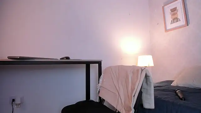 Snapshot of Caroline_dh chatting on 02-10-26, 10:52 Caroline dh online show from 02-10-26, 10:52