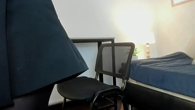 Snapshot of Caroline_dh chatting on 02-20-26, 11:43 Caroline dh online show from 02-20-26, 11:43