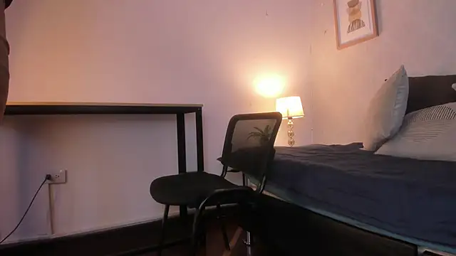 Snapshot of Caroline_dh chatting on 02-21-26, 11:44 Caroline dh online show from 02-21-26, 11:44