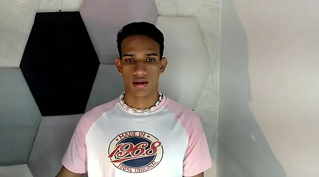 Snapshot of AbrahanBratz chatting on 12-06-24, 11:44 AbrahanBratz online show from 12-06-24, 11:44