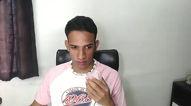 Snapshot of AbrahanBratz chatting on 12-28-24, 05:46 AbrahanBratz online show from 12-28-24, 05:46