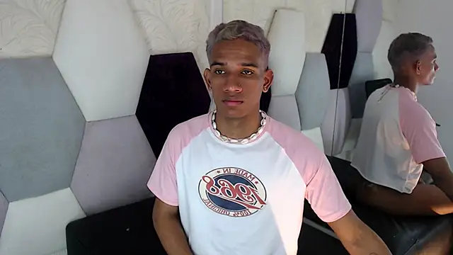 Snapshot of AbrahanBratz chatting on 01-10-25, 02:45 AbrahanBratz online show from 01-10-25, 02:45