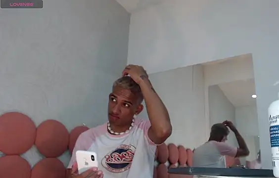 Snapshot of AbrahanBratz chatting on 01-10-25, 09:42 AbrahanBratz online show from 01-10-25, 09:42