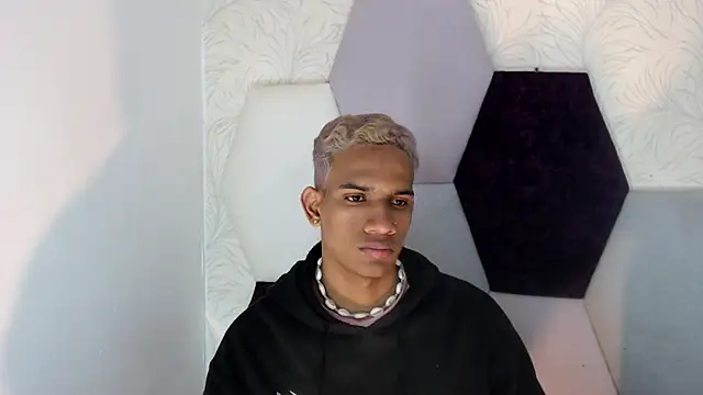 Snapshot of AbrahanBratz chatting on 01-11-25, 12:18 AbrahanBratz online show from 01-11-25, 12:18