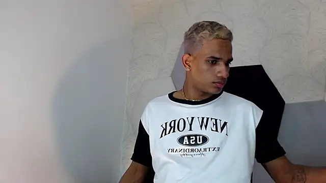 Snapshot of AbrahanBratz chatting on 01-11-25, 11:24 AbrahanBratz online show from 01-11-25, 11:24