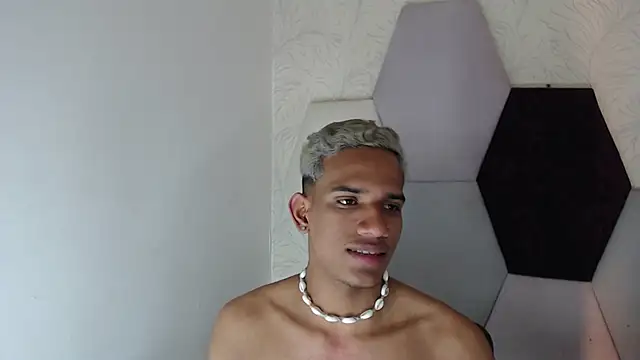 Snapshot of AbrahanBratz chatting on 01-30-25, 06:00 AbrahanBratz online show from 01-30-25, 06:00