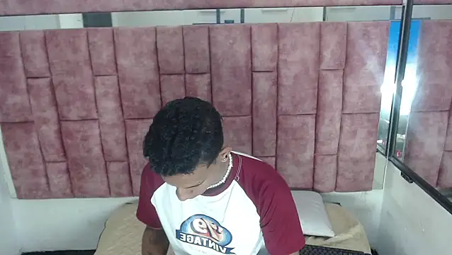 Snapshot of AbrahanBratz chatting on 01-15-26, 02:43 AbrahanBratz online show from 01-15-26, 02:43