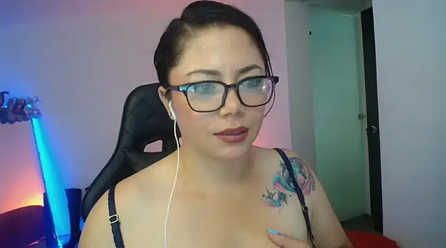 Snapshot of Madame_Shein_ chatting on 02-17-25, 12:38 Madame Shein  online show from 02-17-25, 12:38