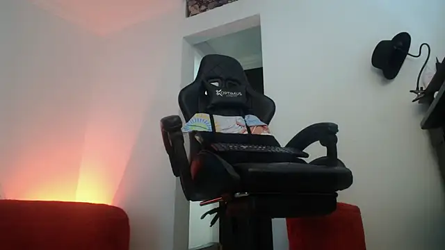 Snapshot of Madame_Shein_ chatting on 02-28-25, 03:37 Madame Shein  online show from 02-28-25, 03:37