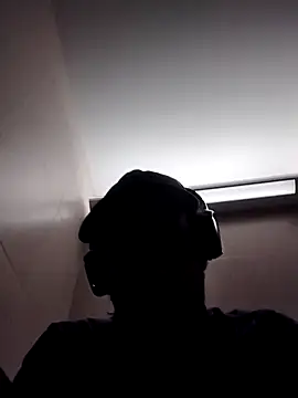 Snapshot of axelongshaft69 chatting on 12-19-25, 08:27 axelongshaft69 online show from 12-19-25, 08:27