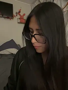 AleFantasy0001 online show from 11-04-25, 04:11