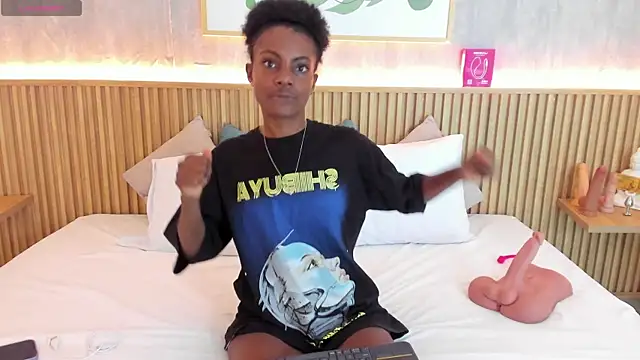 Snapshot of kenya_stone_1 chatting on 11-01-25, 08:00 kenya stone 1 online show from 11-01-25, 08:00