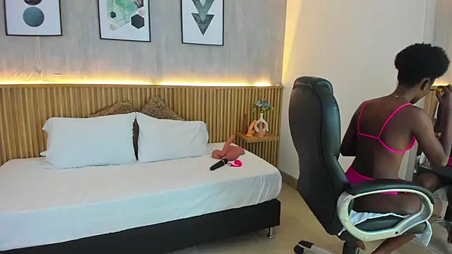 Snapshot of kenya_stone_1 chatting on 02-20-26, 05:13 kenya stone 1 online show from 02-20-26, 05:13