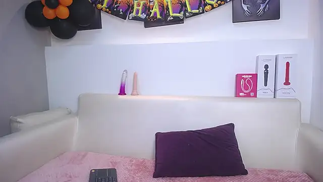 Melodi Roux online show from 10-31-25, 01:12