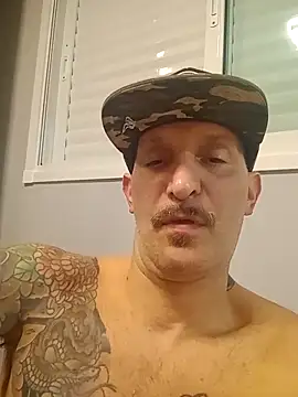 Snapshot of rolesexy chatting on 09-27-25, 06:29 rolesexy online show from 09-27-25, 06:29