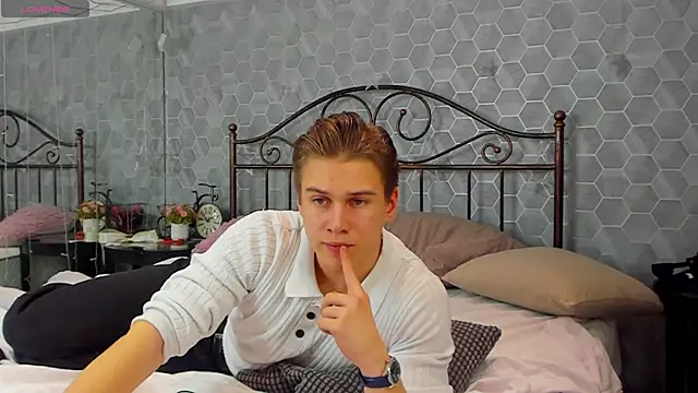 Marcus Swampov online show from 12-22-24, 02:28