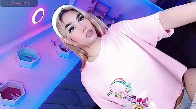 Hallyhott online show from 12-19-24, 04:02