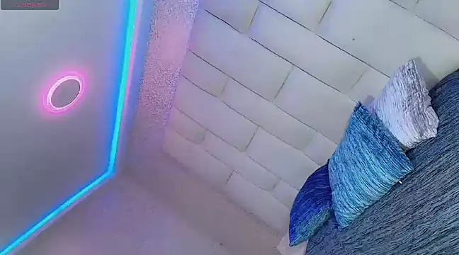 Hallyhott online show from 02-25-25, 07:42