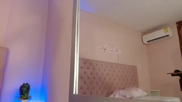 Snapshot of alice_sofia chatting on 10-07-25, 12:02 alice sofia online show from 10-07-25, 12:02