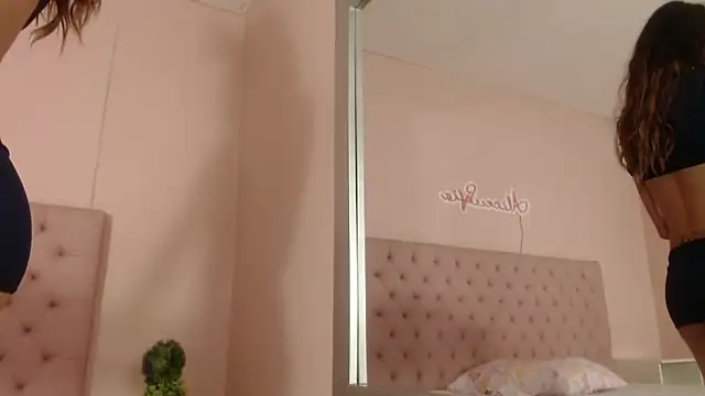 Snapshot of alice_sofia chatting on 10-25-25, 01:51 alice sofia online show from 10-25-25, 01:51
