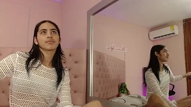 Snapshot of alice_sofia chatting on 02-11-26, 01:38 alice sofia online show from 02-11-26, 01:38